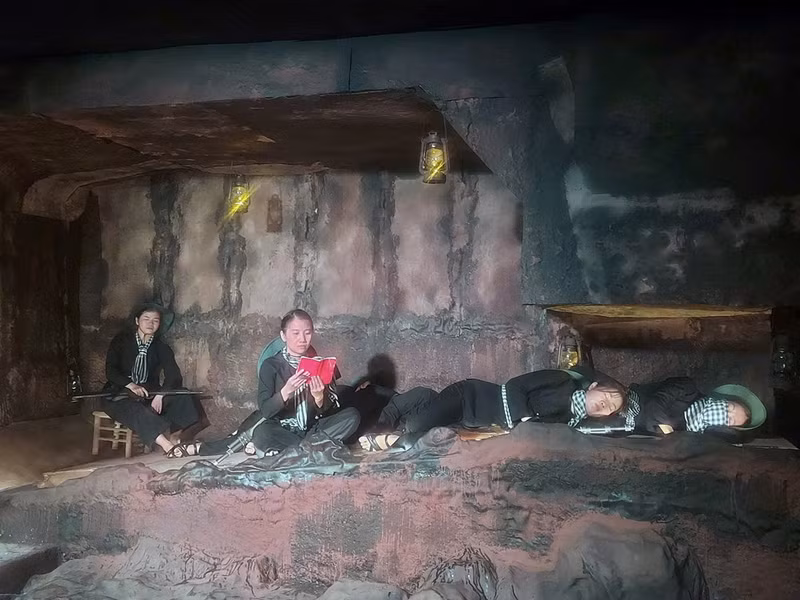 Le programme met en lumière la vie, les combats et les sacrifices des personnes simples et modestes de la terre de Cu Chi, tout en reflétant l'esprit héroïque et résilient des habitants et des soldats locaux. Photo : LQD.