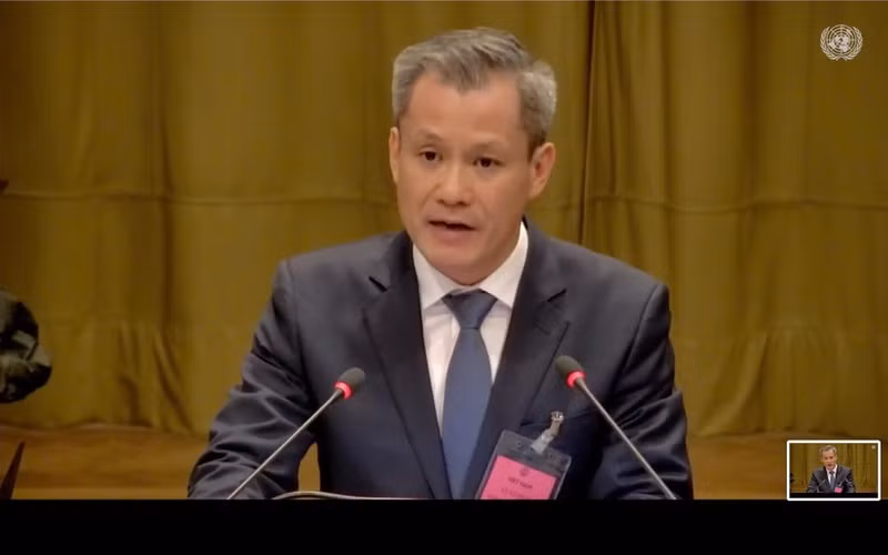 Nguyễn Đăng Thắng, directeur du Département du droit international et des traités internationaux au ministère des Affaires étrangères, prend la parole à l’audience. Nguyễn Đăng Thắng, directeur du Département du droit international et des traités internationaux au ministère des Affaires étrangères, prend la parole à l’audience.