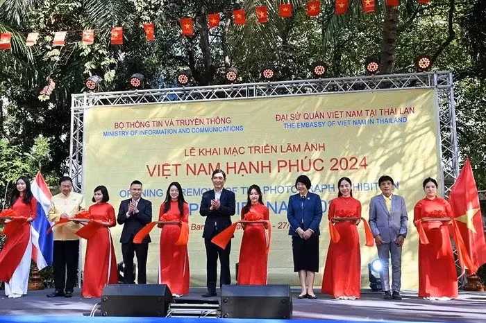 La cérémonie de l’Exposition de photos « Vietnam heureux » en Thaïlande. Photo : baoquocte.vn