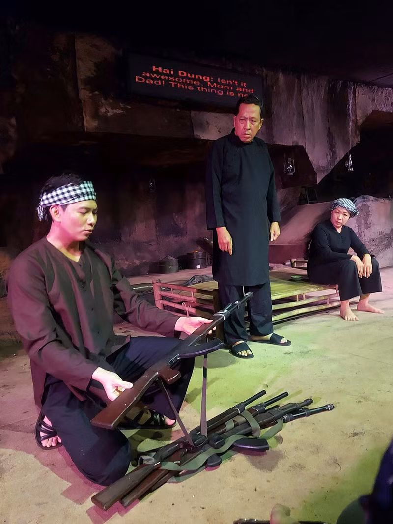 « Đất thép » s'adresse à un large public, en particulier aux élèves et étudiants de Cu Chi, qui doivent comprendre l'histoire héroïque de leur terre natale. Photo : LQD.
