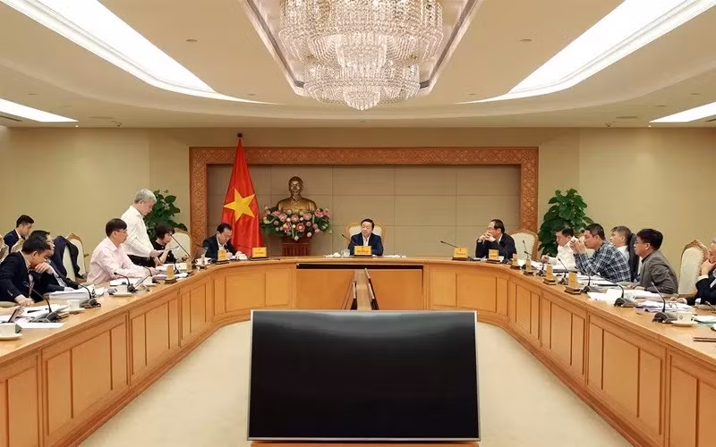 Le vice-Premier ministre Trân Hông Hà a présidé une réunion pour donner son avis sur l'élaboration du projet de création et de développement du marché carbone au Vietnam, le 7 octobre 2024. Photo : VGP