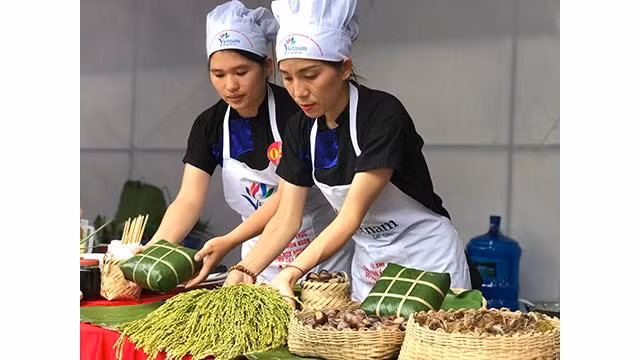 Cao Bang est célèbre pour de nombreux sites historiques, de beaux paysages et sa cuisine riche et diversifiée, avec une combinaison harmonieuse de cuisine ethnique traditionnelle. Photo : baocaobang.vn