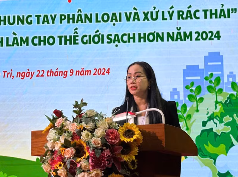 Pham Thi My Hoa, vice-présidente de l’Union des femmes de Hanoï, prend la parole. Photo: hanoimoi