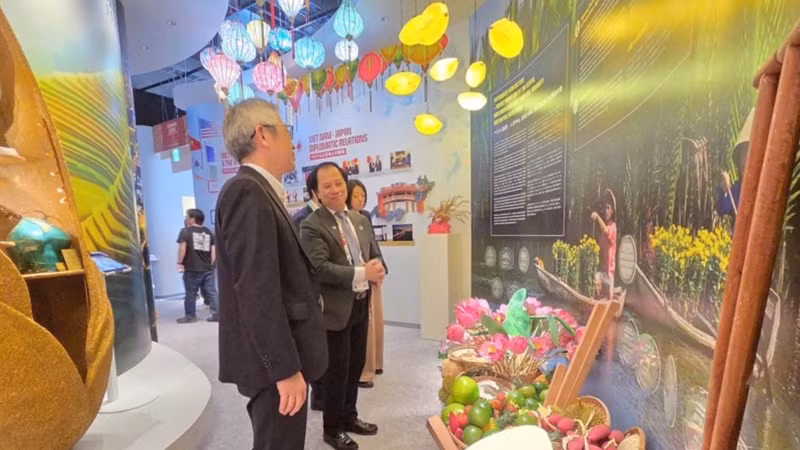 De nombreux produits agricoles du Vietnam sont présentés lors de l’EXPO 2025. Photo : NDEL.