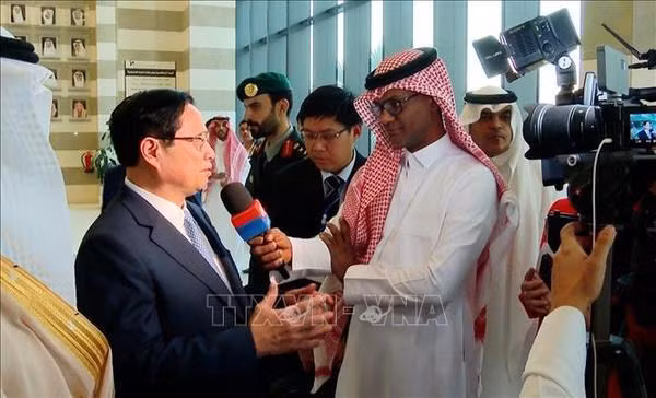 Le Premier ministre Pham Minh Chinh accorde le 19 octobre, une interview à la chaîne d'information financière Asharq Economy avec Bloomberg. Photo : VNA