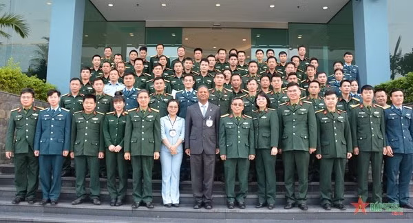 Des participants au cours de formation sur le droit international humanitaire pour les officiers et du personnel. Photo : VNA. 