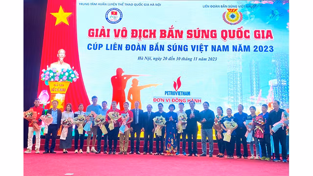 Le Championnat national de tir - Coupe de la Fédération vietnamienne de tir 2023 attire 270 athlètes des provinces, villes du pays. Photo : Hanoimoi.vn