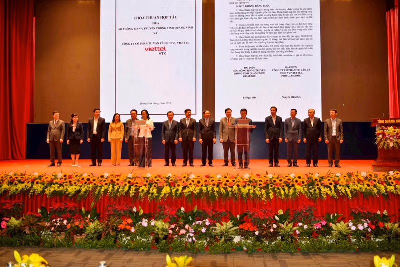 Quang Ninh signe des conventions de coopération entre les services, les associations d’entreprises et les entreprises. Photo : baotainguyenmoitruong.vn