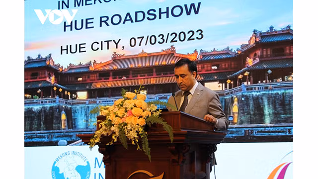 Le directeur du Département de la Facilitation des investissements et des échanges de l’Institut Mekong, Madhurjya Kuma Dutta, s'exprime lors de l'événement. Photo : VOV.