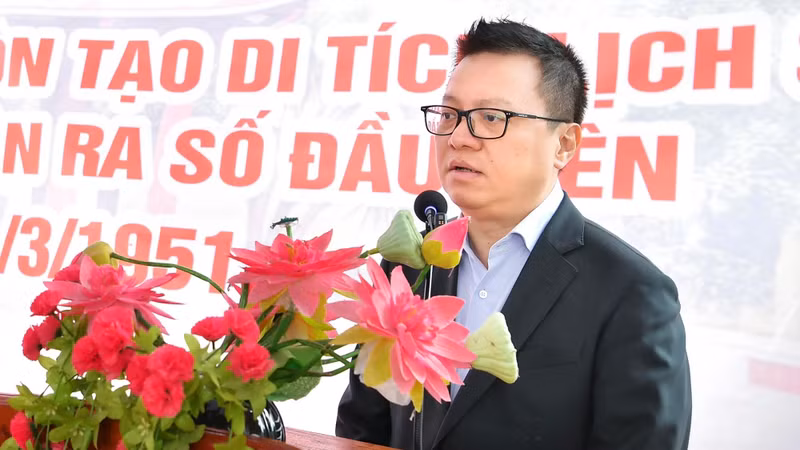 Lê Quôc Minh, membre du Comité central du Parti communiste du Vietnam, rédacteur en chef du Journal Nhân Dân, chef adjoint de la Commission centrale de la Propagande et de l’Éducation du Parti et président de l’Association des Journalistes du Vietnam, prend la parole lors de l’événement. Photo : Nhandan.vn