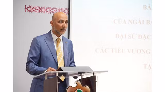 L’ambassadeur des Émirats arabes unis au Vietnam, Bader Almatrooshi, s'exprime lors de l'événement. Photo : thoidai.com.vn L’ambassadeur des Émirats arabes unis au Vietnam, Bader Almatrooshi, s'exprime lors de l'événement. Photo : thoidai.com.vn