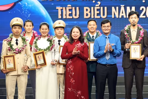 Mise en lumière des figures illustres de la jeunesse vietnamienne de 2023