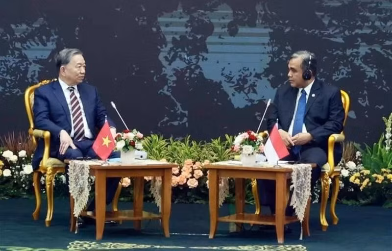 Le leader du Parti Tô Lâm (gauche) rencontre le président de l'Assemblée consultative du peuple d’Indonésie Ahmad Muzani. Photo : VNA.