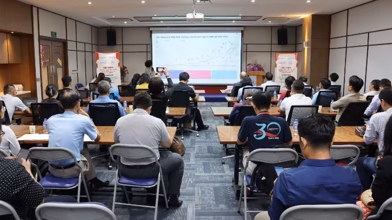 La vue générale du séminaire séminaire intitulé : « Promotion du commerce et de l’investissement sur le marché chilien et sud-américain ». Photo: nhandan.vn La vue générale du séminaire séminaire intitulé : « Promotion du commerce et de l’investissement sur le marché chilien et sud-américain ». Photo: nhandan.vn