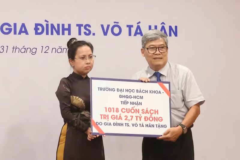 La famille du docteur Vo Ta Hân fait don de plus d’un million de livres scientifiques et techniques en provenance de l’étranger aux bibliothèques des universités et collèges au Vietnam.