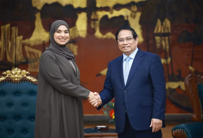 Le PM Pham Minh Chinh reçoit la ministre du Changement climatique et de l'Environnement des EAU, Amna bint Abdullah Al Dahak. Photo : VNA.
