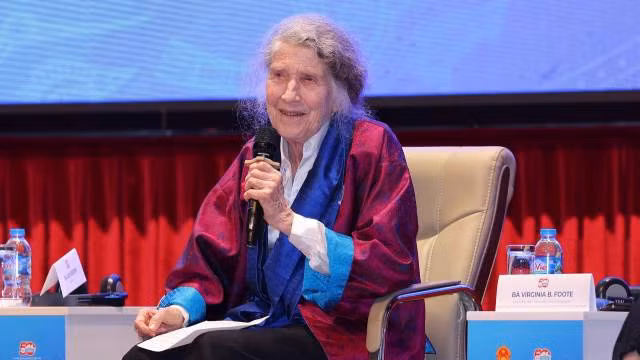 Mme Lady Borton, écrivaine américaine, partage ses réflexions sur la diplomatie vietnamienne mobilisant la puissance internationale pour la victoire du 30 avril 1975. Photo : nhandan.vn Mme Lady Borton, écrivaine américaine, partage ses réflexions sur la diplomatie vietnamienne mobilisant la puissance internationale pour la victoire du 30 avril 1975. Photo : nhandan.vn