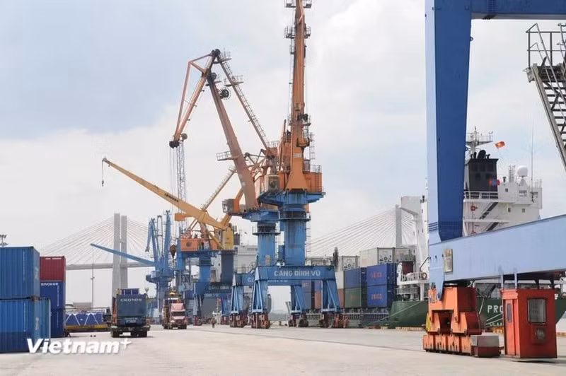 Le ministère de l'Industrie et du Commerce vise des solutions synchronisées pour promouvoir les exportations en 2025. Photo : Vietnam+