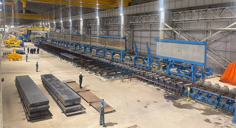 La société sidérurgique par actions Hoa Phat Dung Quât, qui prévoit d'investir 43 000 milliards de dôngs dans la production de produits sidérurgiques de haute qualité. Photo: baodautu.vn
