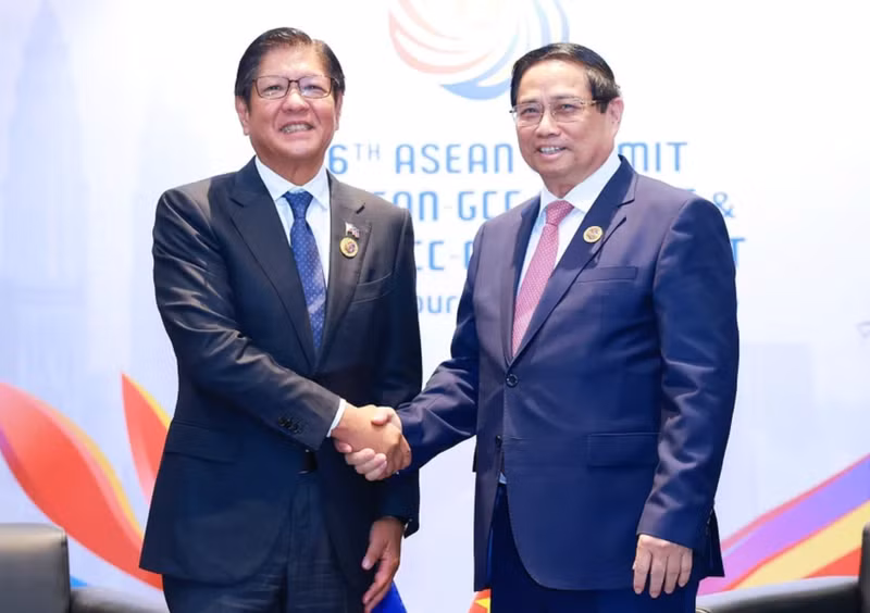 Le Premier ministre Pham Minh Chinh (droite) et le président des Philippines, Ferdinand Romualdez Marcos Jr. Photo: VNA
