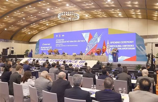 Lors de la cérémonie d'ouverture de la 9e Conférence mondiale des jeunes parlementaires à Hanoï. Photo : VNA
