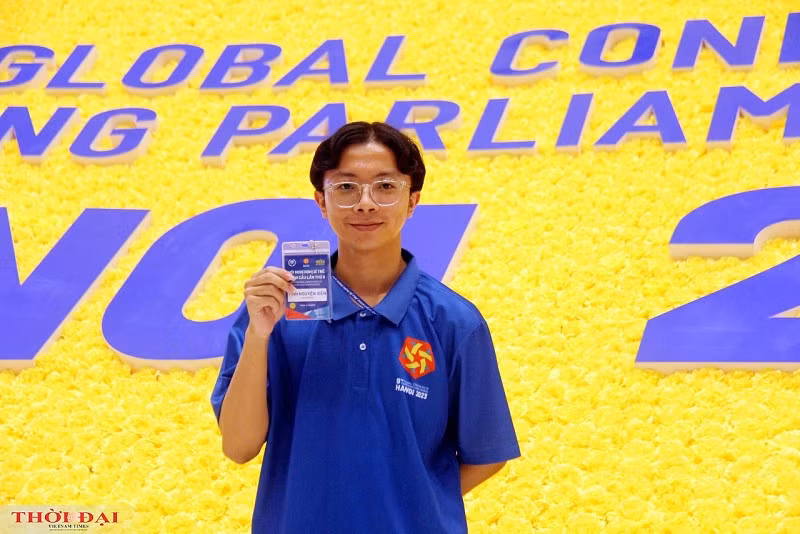 Dang The Giang, étudiant en 3e année du Département de langue japonaise, Université de Hanoï, agent de liaison de la délégation indonésienne. Photo: thoidai