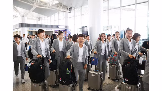 L'équipe féminine vietnamienne prend la route avec détermination et fierté. Photo: baoquocte.vn L'équipe féminine vietnamienne prend la route avec détermination et fierté. Photo: baoquocte.vn