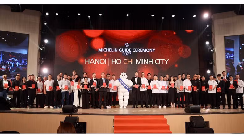Cérémonie d'annonce de la liste des restaurants sélectionnés par le Guide Michelin à Hanoi et Hô Chi Minh-Ville. Photo : NDEL.