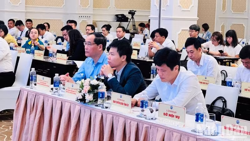 Les délégués à la conférence annuelle sur la coopération pour le développement du géoparc de Lang Son. Photo: NDEL