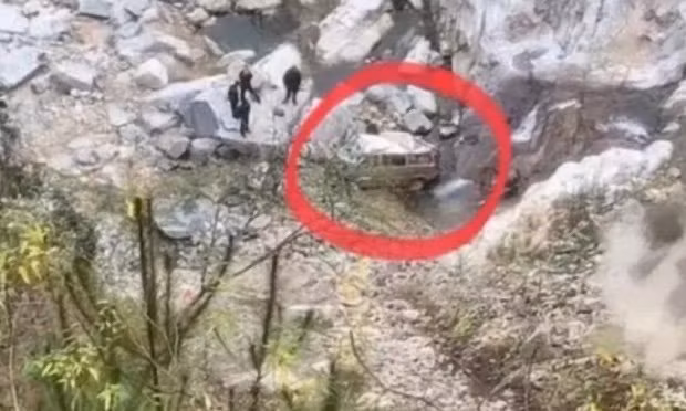 La scène de l'accident impliquant des Vietnamiens dans la province chinoise du Guangxi le 19 mai. Photo : china news/VNA.