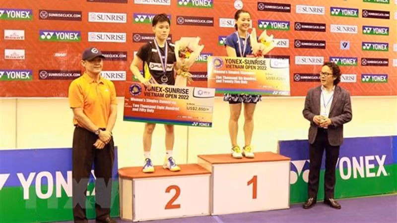 Nguyên Thuy Linh, championne en simple dames du tournoi international Yonex-Sunrise Vietnam Open 2022. Photo : VNA.