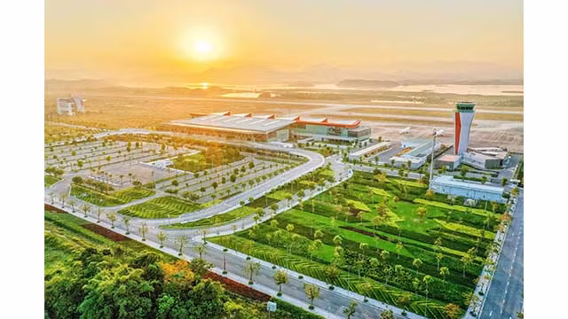 L’aéroport de Vân Dôn a contribué au développement touristique de la province de Quang Ninh. Photo: vnexpress.net L’aéroport de Vân Dôn a contribué au développement touristique de la province de Quang Ninh. Photo: vnexpress.net