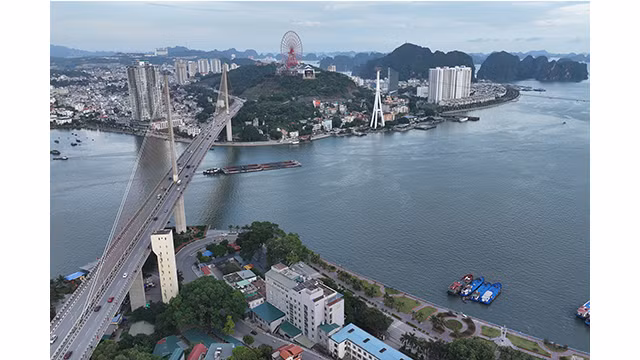 Le pont de Bai Chay. Photo : vnexpress.net Le pont de Bai Chay. Photo : vnexpress.net