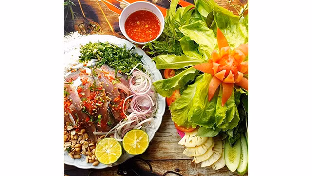 La salade de hareng est l'un des plats les plus délicieux à savourer du Sud du Vietnam. Photo : VOV. La salade de hareng est l'un des plats les plus délicieux à savourer du Sud du Vietnam. Photo : VOV.
