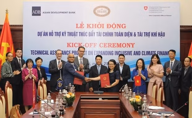 La BAD et la Banque d'État du Vietnam démarrent la mise en œuvre d'un projet d'assistance technique d'une valeur de 5 millions de dollars, financé par le gouvernement suisse . Photo : VietnamPlus