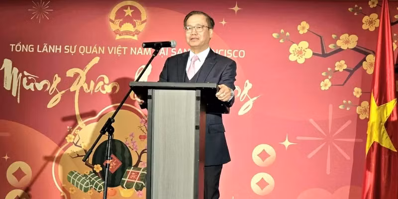 Le consul général du Vietnam à San Francisco, Hoàng Anh Tuan, prend la parole. Photo: baoquocte