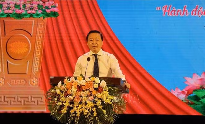 Le vice-Premier ministre Trân Hông Hà s’exprime lors de la cérémonie, à Huê, le 1er mai. Photo : VNA.