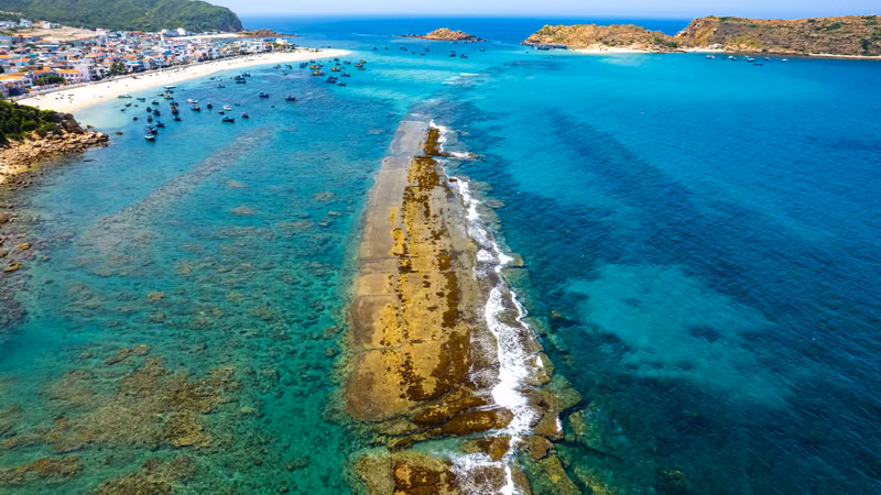 Le mur est brisé. Photo: hanoimoi