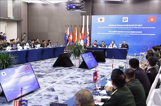 Le Département des Opérations de maintien de la paix du Vietnam a tenu la conférence de planification finale pour l’exercice d'entraînement sur le terrain de fin de mandat du groupe de travail d'experts de l’ADMM+ sur les opérations de maintien de la paix, cycle 4, le 1er mars 2023 à Hanoï. Photo d'archives : VNA.