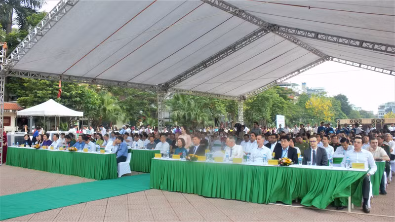 Lors de la cérémonie de lancement d’un programme intitulé « Planter des arbres d’amitié 2023 ». Photo: thoidai