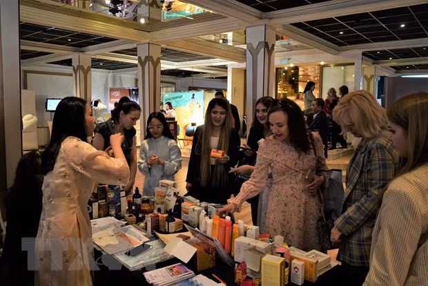Les produits de beauté des entreprises vietnamiennes attirent les clients russes. Photo: VNA