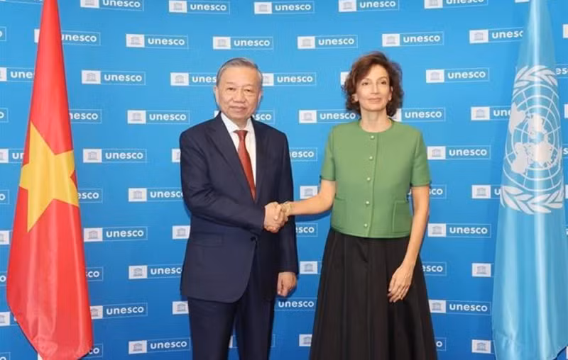 Le secrétaire général du Parti communiste du Vietnam (PCV) et président vietnamien, To Lam, et la directrice générale de l'UNESCO, Audrey Azoulay. Photo : VNA.