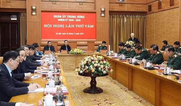 Le SG du PCV, Nguyên Phu Trong (au micro) préside la conférence de la Commission militaire centrale. Photo : VNA.