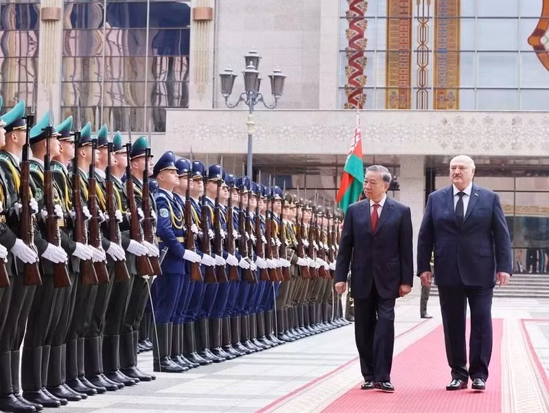 Le président biélorusse accueille le SG du Parti To Lam en visite d'État en Biélorussie