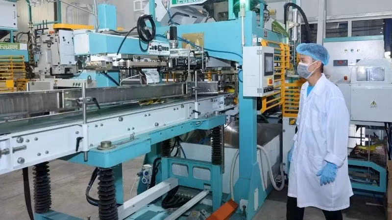 Vietnam Rice Company Limited (province de Dong Thap) investit dans une ligne moderne de conditionnement de riz pour l'exportation. Photo : VNA