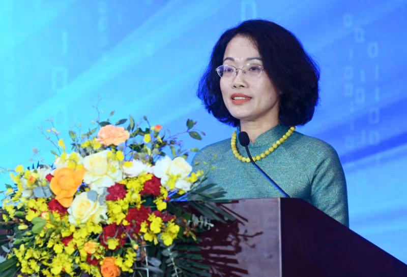 La professeure associée, Docteure Pham Thi Thanh Nga, directrice de l’Institut des Sciences de la Météorologie, de l’Hydrologie et du Changement climatique, s'exprime lors de l'événement. Photo: vnexpress.net.