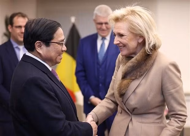 Le Premier ministre Pham Minh Chinh et la princesse Astrid de Belgique. Photo : VNA.