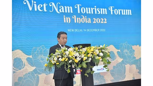 Le vice-ministre de la Culture, des Sports et du Tourisme Hoang Dao Cuong prend la parole lors du Forum du tourisme du Vietnam en Inde. Photo: baoquocte.vn Le vice-ministre de la Culture, des Sports et du Tourisme Hoang Dao Cuong prend la parole lors du Forum du tourisme du Vietnam en Inde. Photo: baoquocte.vn