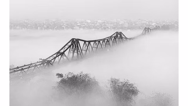 « Le pont Long Biên, témoin de l'histoire ». Photo : Centre national des archives I.