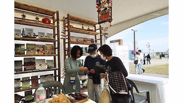 Un stand vietnamien au Festival culturel et touristique du tourisme du Vietnam en République de Corée, tenu du 13 au 17 octobre 2022 à Séoul. Photo : VOV2